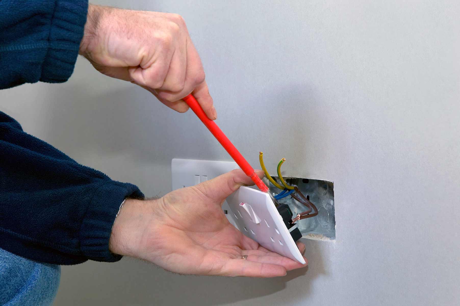 Our electricians can install plug sockets for domestic and commercial proeprties in Chepping Wycombe and the local area. 